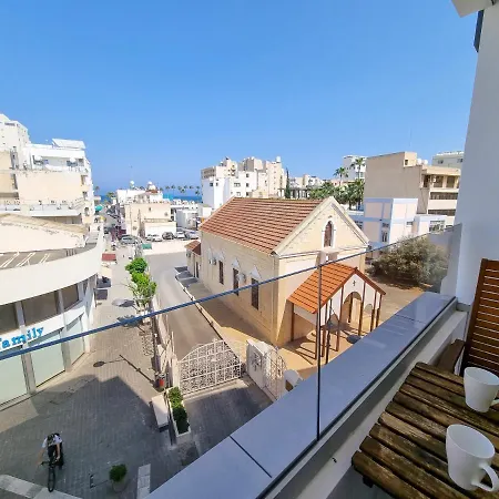 Sea Bay Apartment *